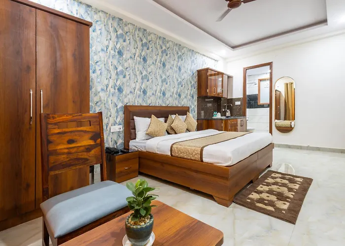 Hotel Gill Comfort Inn - Close To Medanta, Artemis And Fortis Hospital